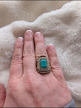 Vintage Style Turquoise Green Statement Ring w/ Rhinestone Halo – Size 6.25